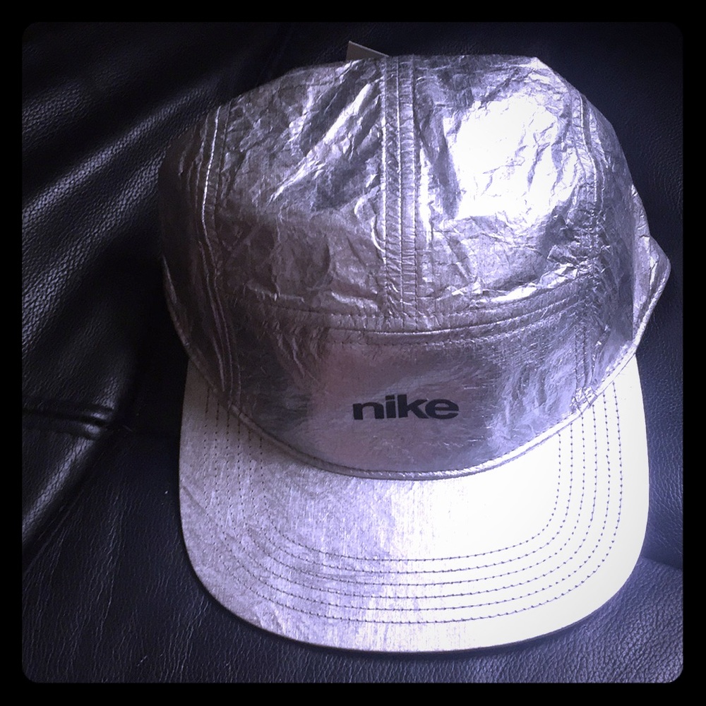 Nike lunar mars silver panel hat new! Unisex